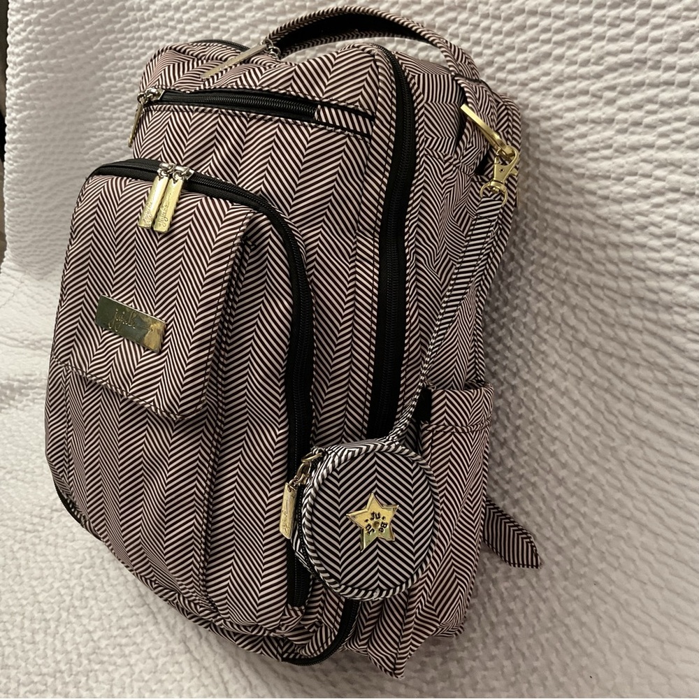 Jujube Be Right Back Chevron Patterned Queen Of T… - image 2